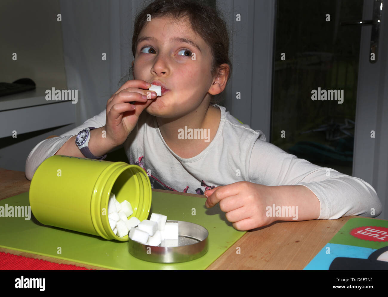 Sugar cubes eat hires stock photography and images Alamy