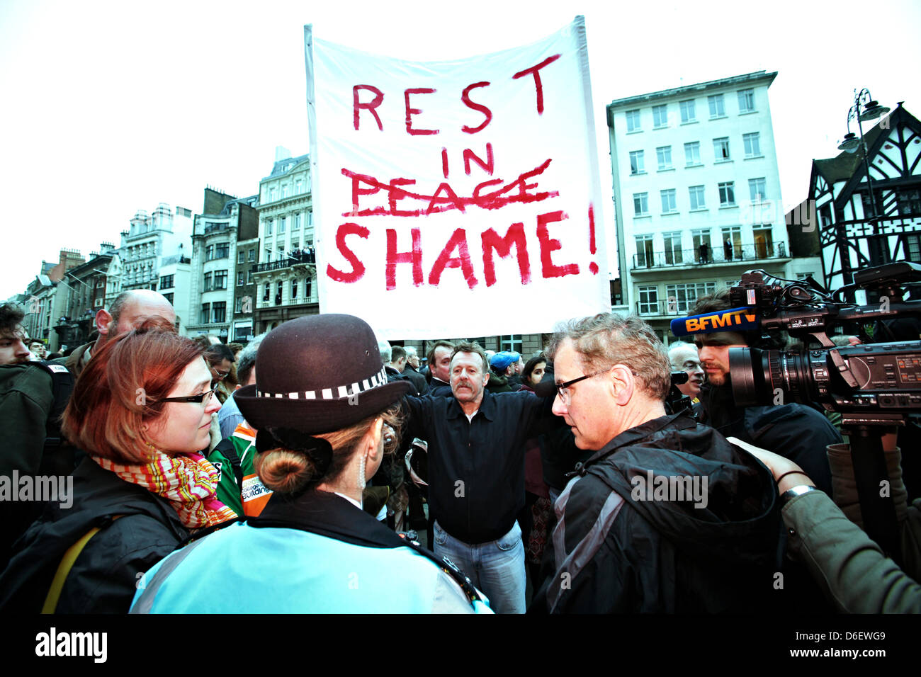 London, UK. 17th April 2013. Crowds gather for Baroness Thatcher's funeral. Credit: Ruaridh Papworth/Alamy Live News Stock Photo