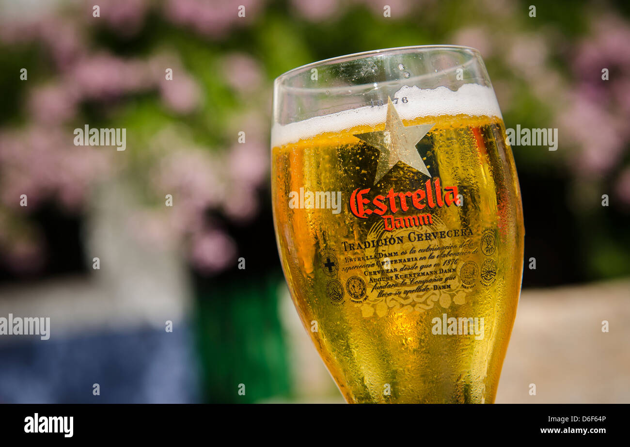 Estrella damm glass hi-res stock photography and images - Alamy