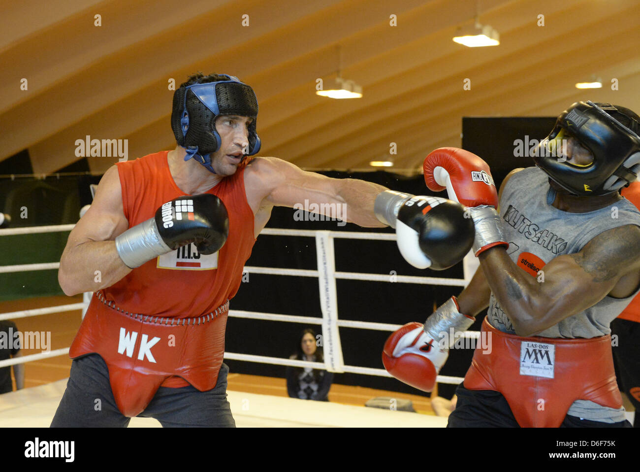 Boxer Wladimir Klitschko (L) trains for his next fight with his sparring  partner in Going, Austria, 16 April 2013. Photo: Felix Hoerhager Stock  Photo - Alamy