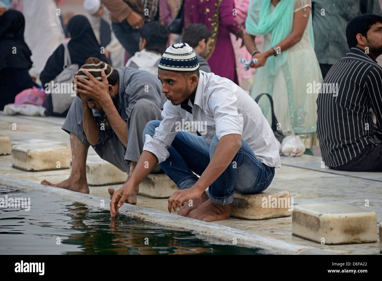 Bathing Muslim High Resolution Stock Photography and Images Alamy