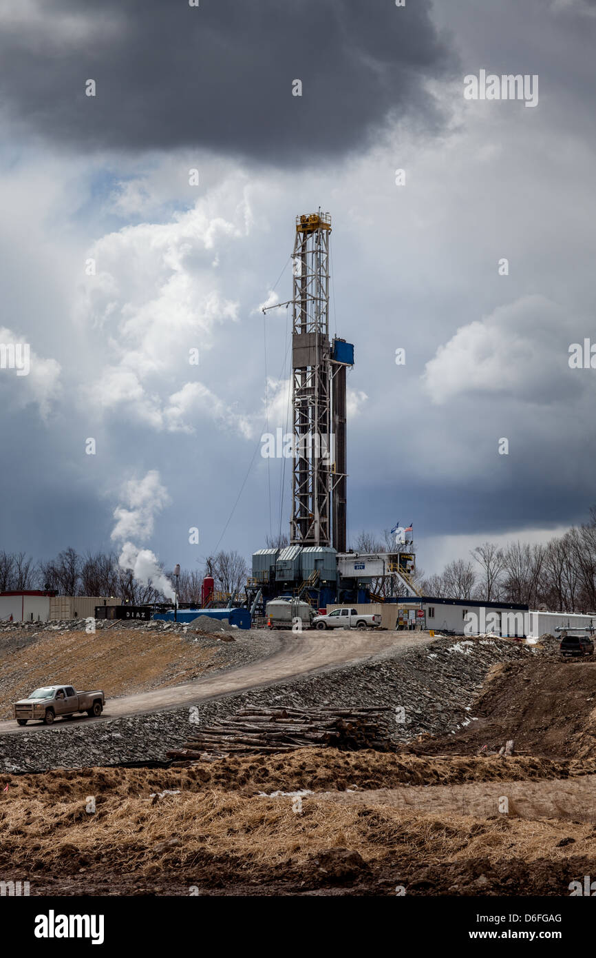 Construction of a hydrofracking drilling rig, Dimock, Pennsylvania Stock Photo