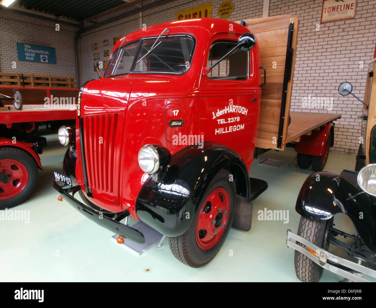 1948 Ford 81-798W truck pic2. Stock Photo