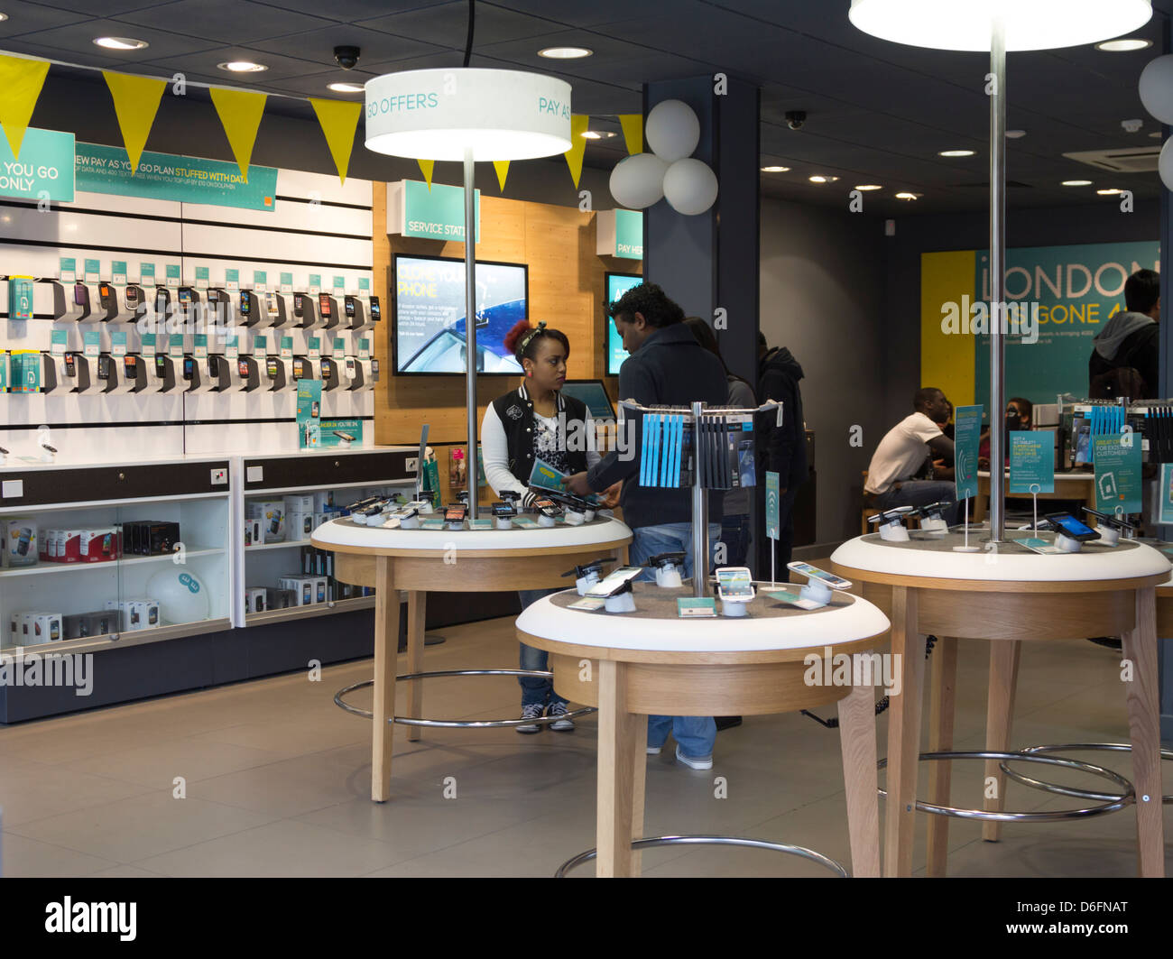 EE (Everything Everywhere) - Mobile Phone Store - Camden Town - London Stock Photo