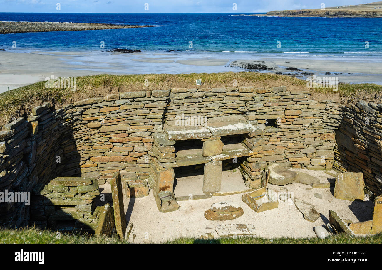 Skara Brae is a stone-built Neolithic settlement, located on the Bay of Skaill on the west coast of Mainland Orkney Stock Photo