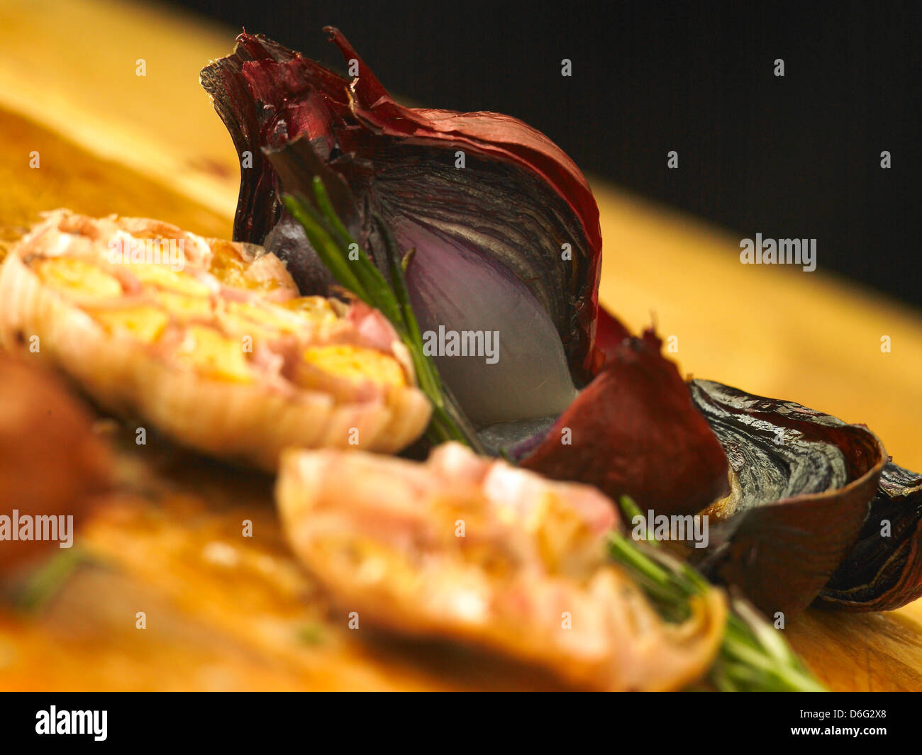 Roasted garlic and red onion Stock Photo Alamy