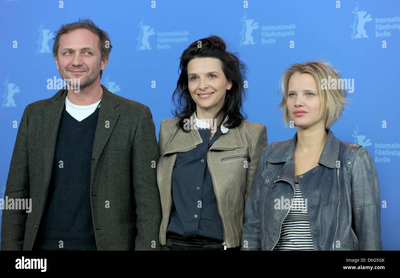 Polish actor Andrzej Chyra (L-R), French actress Juliette Binoche and Polish actress Joanna Kulig pose at a photocall for the movie  Elles  during the 62nd Berlin International Film Festival, in Berlin, Germany, 10 February 2012. The movie is presented in the section Panorama Special at the 62nd Berlinale running from 09 to 19 February. Photo: Angelika Warmuth dpa Stock Photo