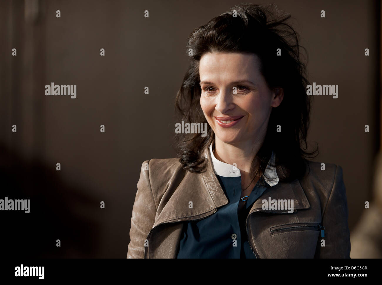 French actress Juliette Binoche poses at a photocall for the movie  Elles  during the 62nd Berlin International Film Festival, in Berlin, Germany, 10 February 2012. The movie is presented in the section Panorama Special at the 62nd Berlinale running from 09 to 19 February. Photo: Tim Brakemeier dpa  +++(c) dpa - Bildfunk+++ Stock Photo