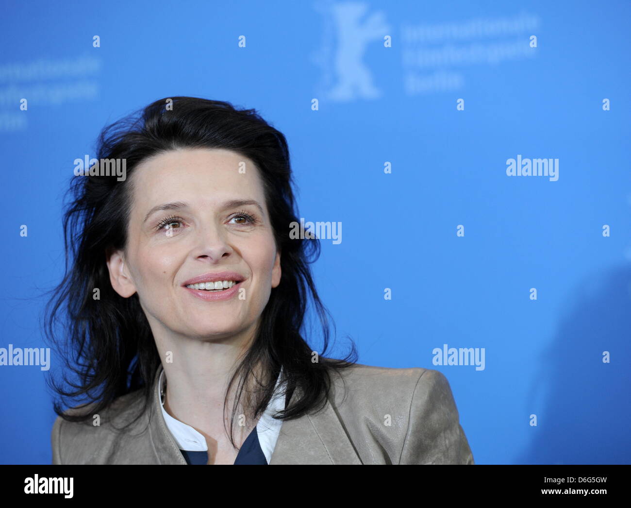French actress Juliette Binoche poses at a photocall for the movie  Elles  during the 62nd Berlin International Film Festival, in Berlin, Germany, 10 February 2012. The movie is presented in the section Panorama Special at the 62nd Berlinale running from 09 to 19 February. Photo: Angelika Warmuth dpa Stock Photo