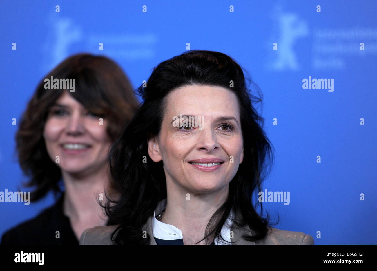 Polish director Malgoska Szumowska (L) and French actress Juliette Binoche poses at a photocall for the movie  Elles  during the 62nd Berlin International Film Festival, in Berlin, Germany, 10 February 2012. The movie is presented in the section Panorama Special at the 62nd Berlinale running from 09 to 19 February. Photo: Angelika Warmuth dpa Stock Photo