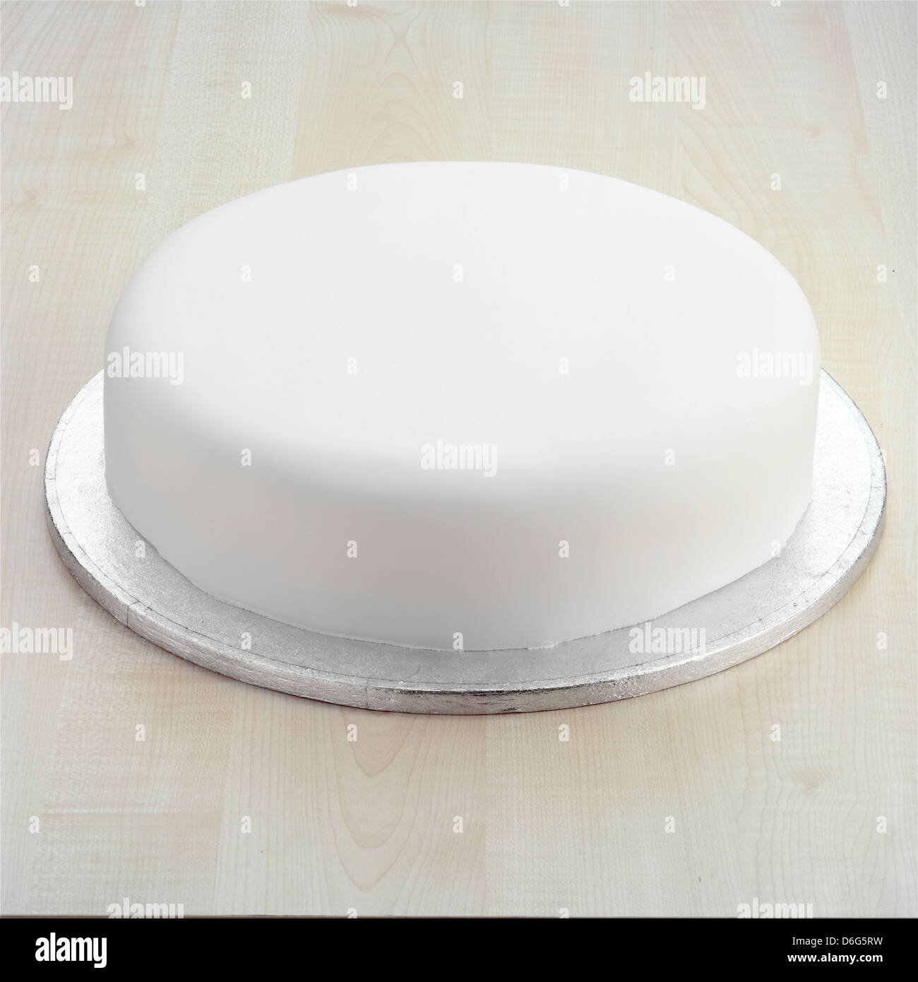 Base for cake silver hires stock photography and images Alamy