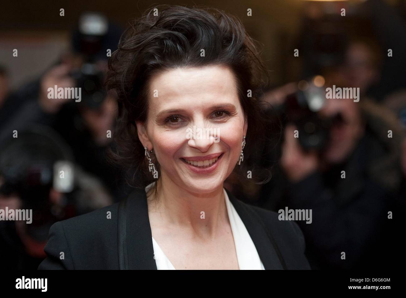 French actress Juliette Binoche arrives for the premiere of the movie 'Elles' during the 62nd Berlin International Film Festival, in Berlin, Germany, 10 February 2012. The movie is presented in the section Panorama Special at the 62nd Berlinale running from 09 to 19 February. Photo: Sebastian Kahnert dpa Stock Photo