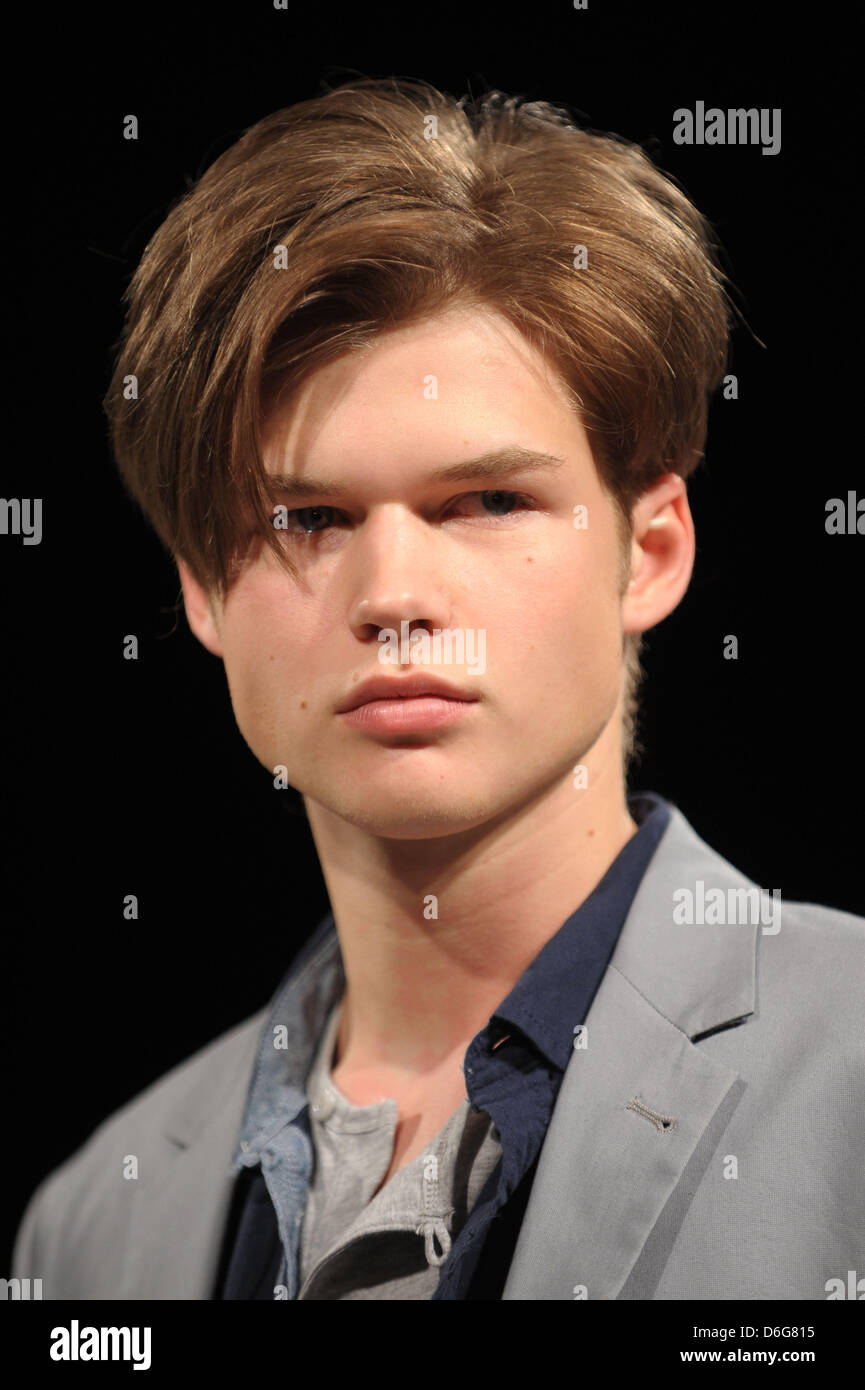 A Model Presents A Hairstyle At The Hairstyles 2012 Spring