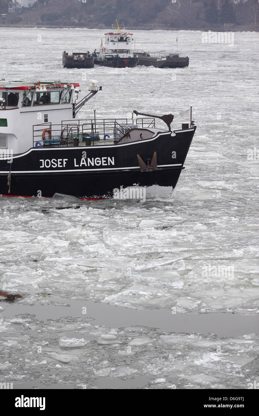 Ice barrage hires stock photography and images Alamy