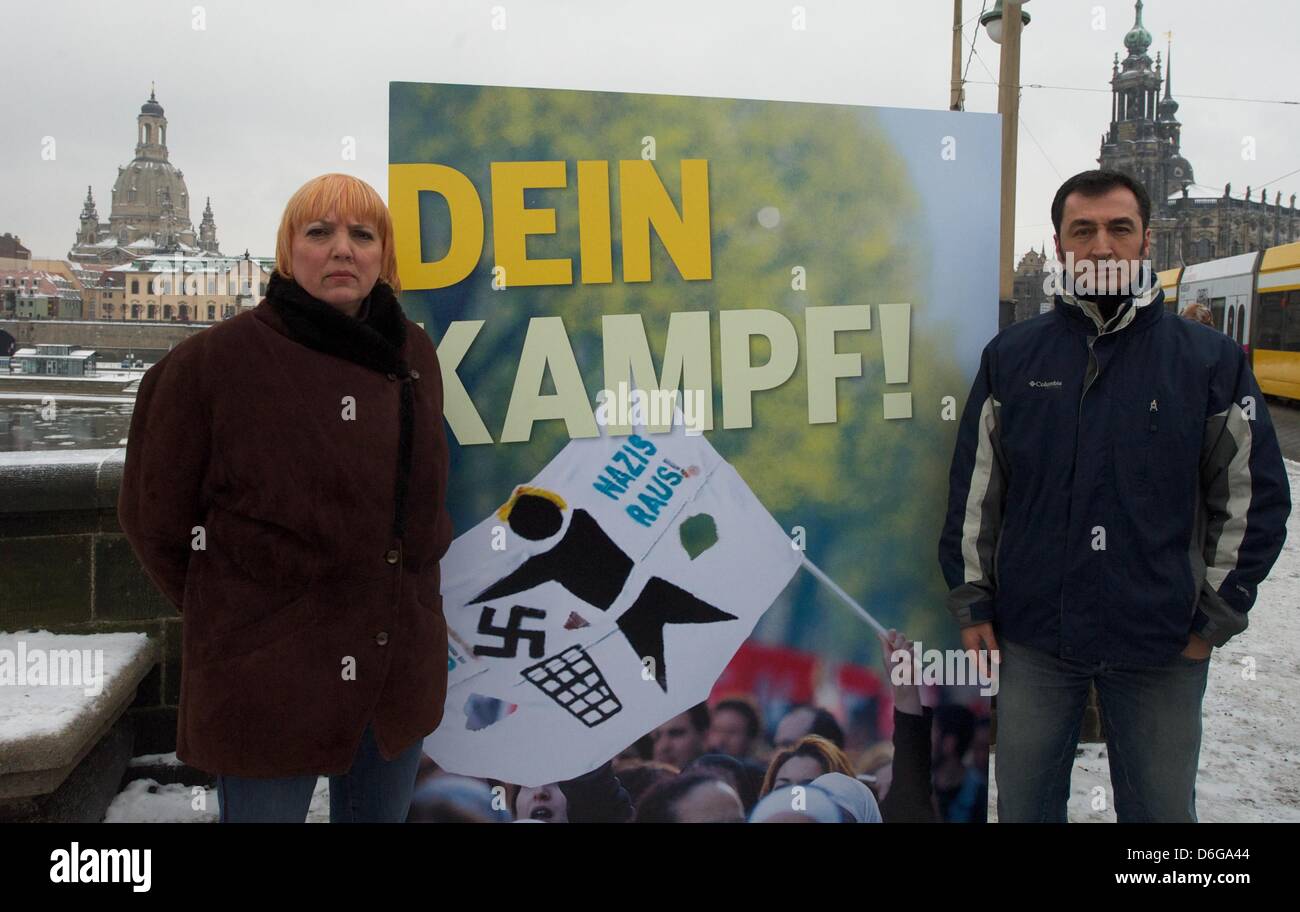 Federal chairman of the German Green Party (Buendnis 90/Die Gruenen) Cem Ozdemir (R) and chairwoman Claudia Roth pose next to an anti-Nazi poster saying 'Dein Kampf' (Your fight) in Dresden, Germany, 13 February 2012.  On 13 February, citizens of Dresden commemorate German victims of the Second World War who died during aerial attacks. Photo: Peter Endig Stock Photo