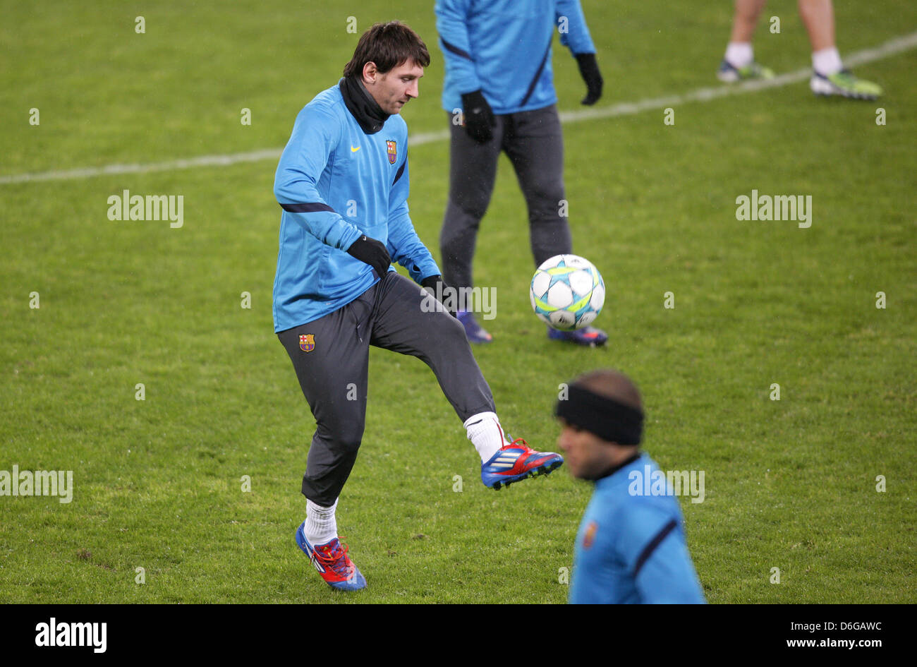 Barcelona's Lionel Messi (C) participates in a practice session at BayArena in Leverkusen, Germany, 13 February 2012. On 14 February 2012, Barcelona will play Leverkusen in the UEFA Champions League last 16 round. Photo: Rolf Vennenbernd Stock Photo