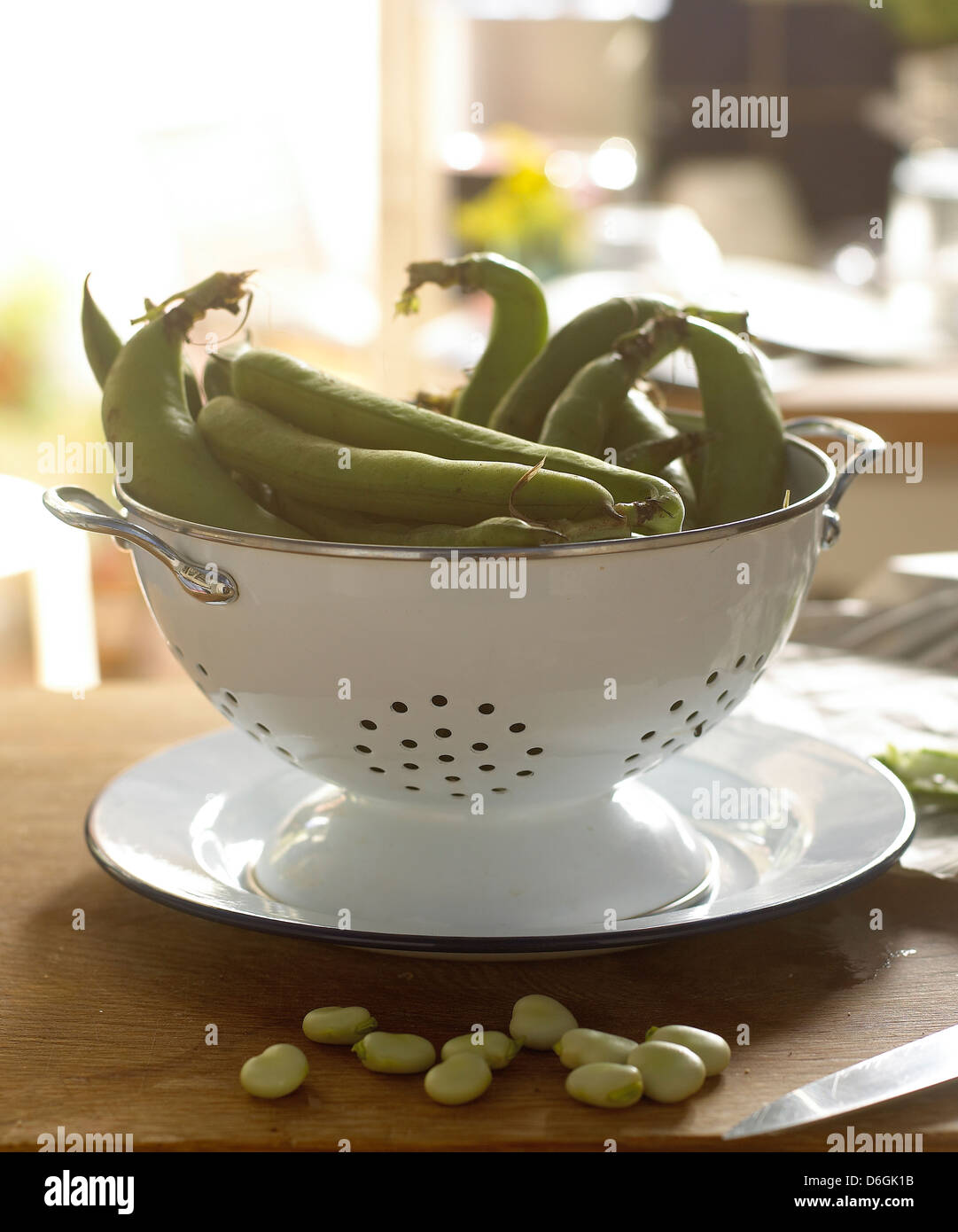 Plate of broad beans hi-res stock photography and images - Alamy