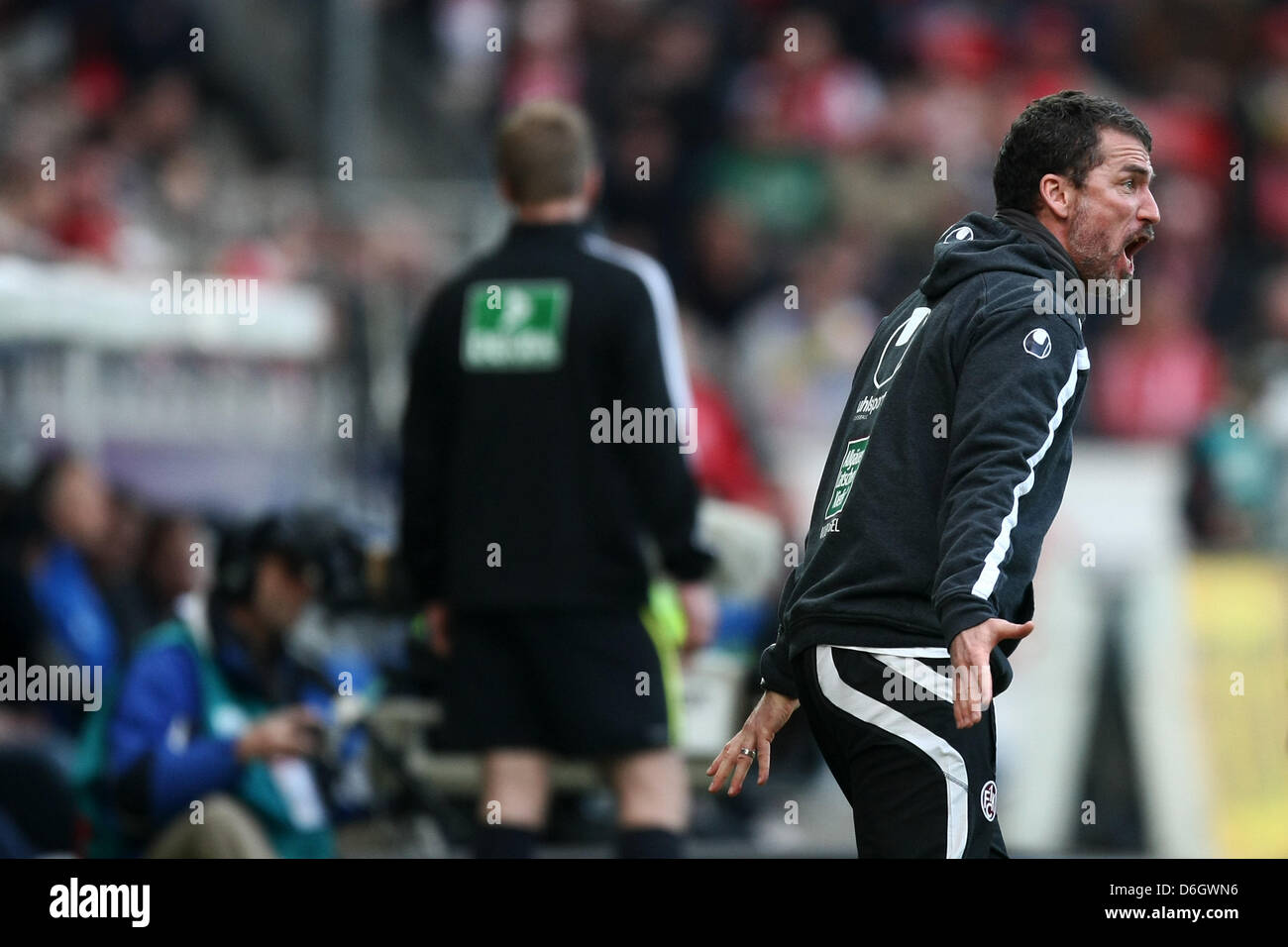 Kaiserslautern's head coach Marco Kurz gestures during the German Bundesliga match between 1. FSV Mainz 05 and 1. FC Kaiserslautern at the Coface Arena in Mainz, Germany, 25 February 2012. Photo: FREDRIK VON ERICHSEN    (ATTENTION: EMBARGO CONDITIONS! The DFL permits the further  utilisation of the pictures in IPTV, mobile services and other new  technologies only no earlier than t Stock Photo