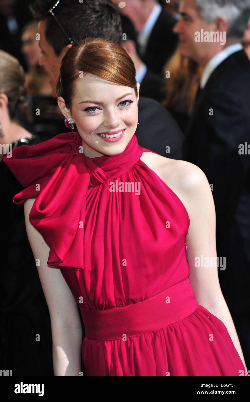 emma stone oscars red dress Emma Stone's head-turning 'broken' dress makes her stop in her tracks on Oscars red carpet