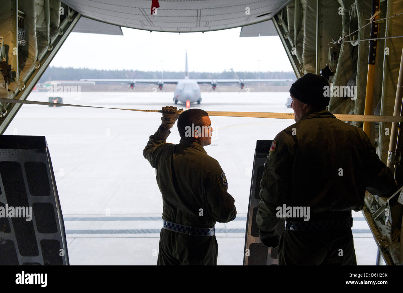Largest military transport aircraft hi-res stock photography and images ...