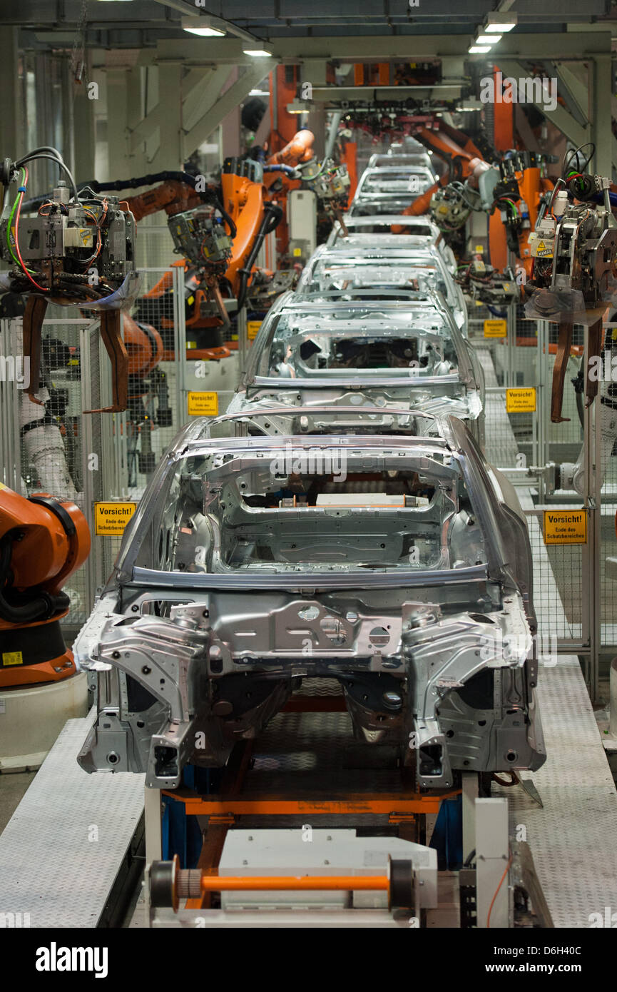 Robots Solder Up A Bodyshell At The Audi Plant In Ingolstadt Stock Photo Alamy