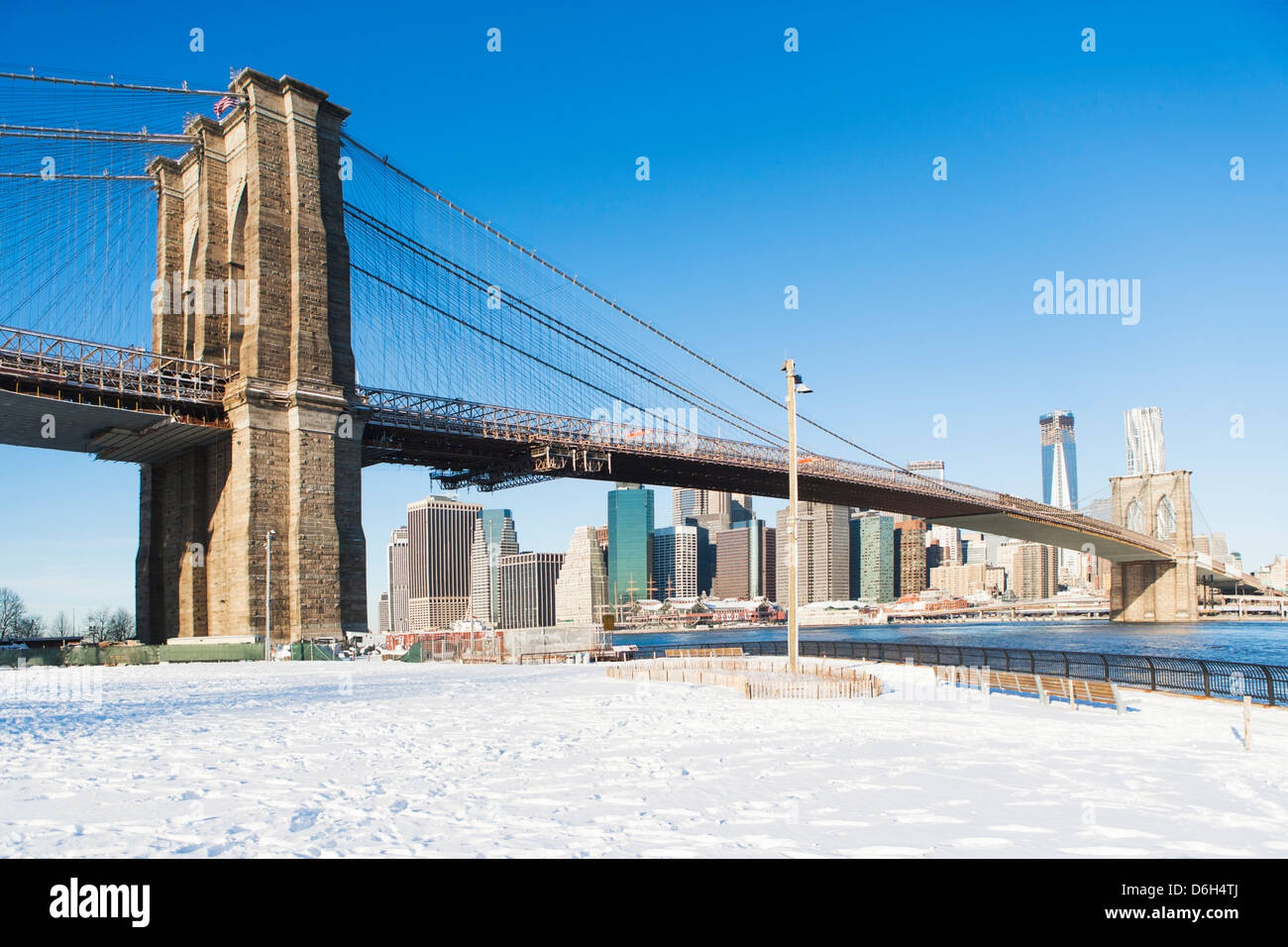 Brooklyn bridge park blue sky hi-res stock photography and images - Alamy