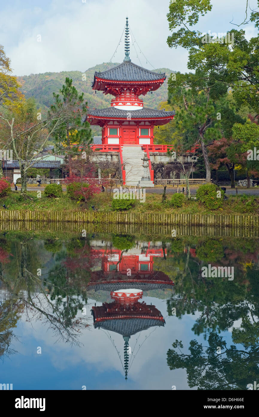 Pagoda on Osawa Pond, Daikaku ji (Daikakuji) Temple, (876), Sagano area, Kyoto, Japan, Asia Stock Photo