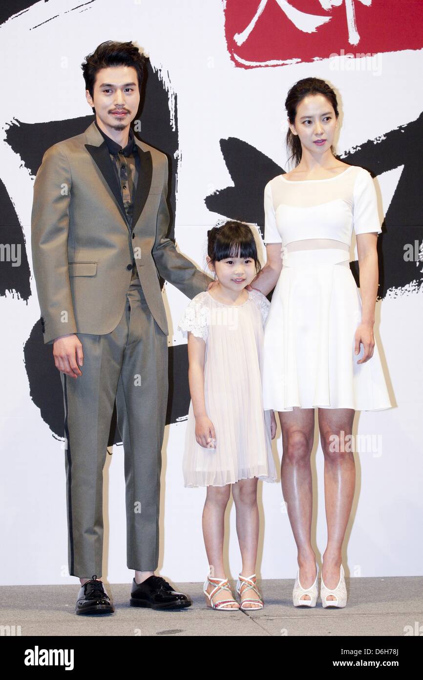 Lee Dong-wook, Song Ji Hyo, Ji-young Park and Seul-ong Im at press  conference of KBS drama Preallotment on Wednesday April 17, 2013 in Seoul,  South Korea Stock Photo - Alamy