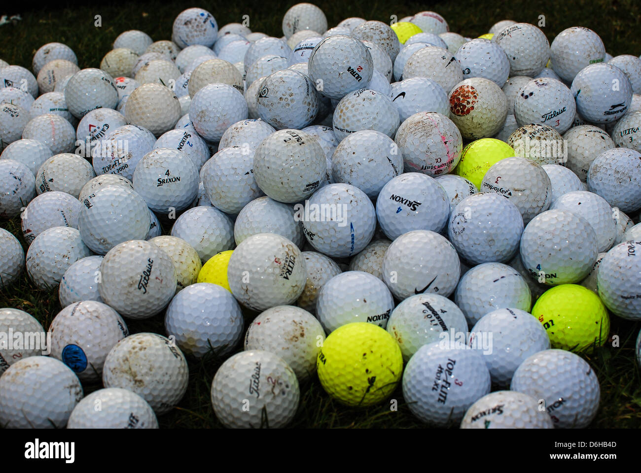 Pile golf balls ready practise hi-res stock photography and images - Alamy