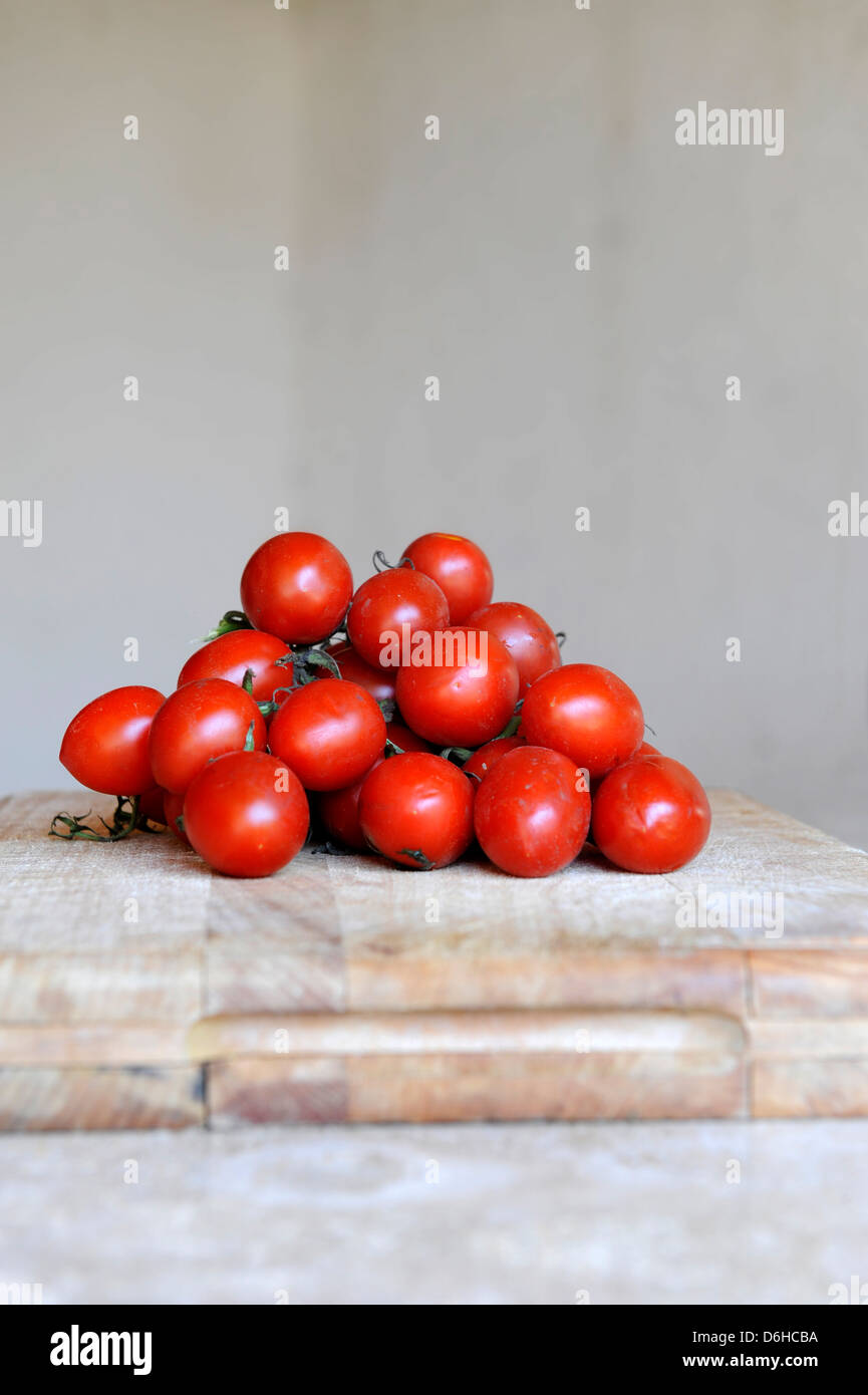 Ripe red Plum tomatoes on a chopping board Stock Photo - Alamy