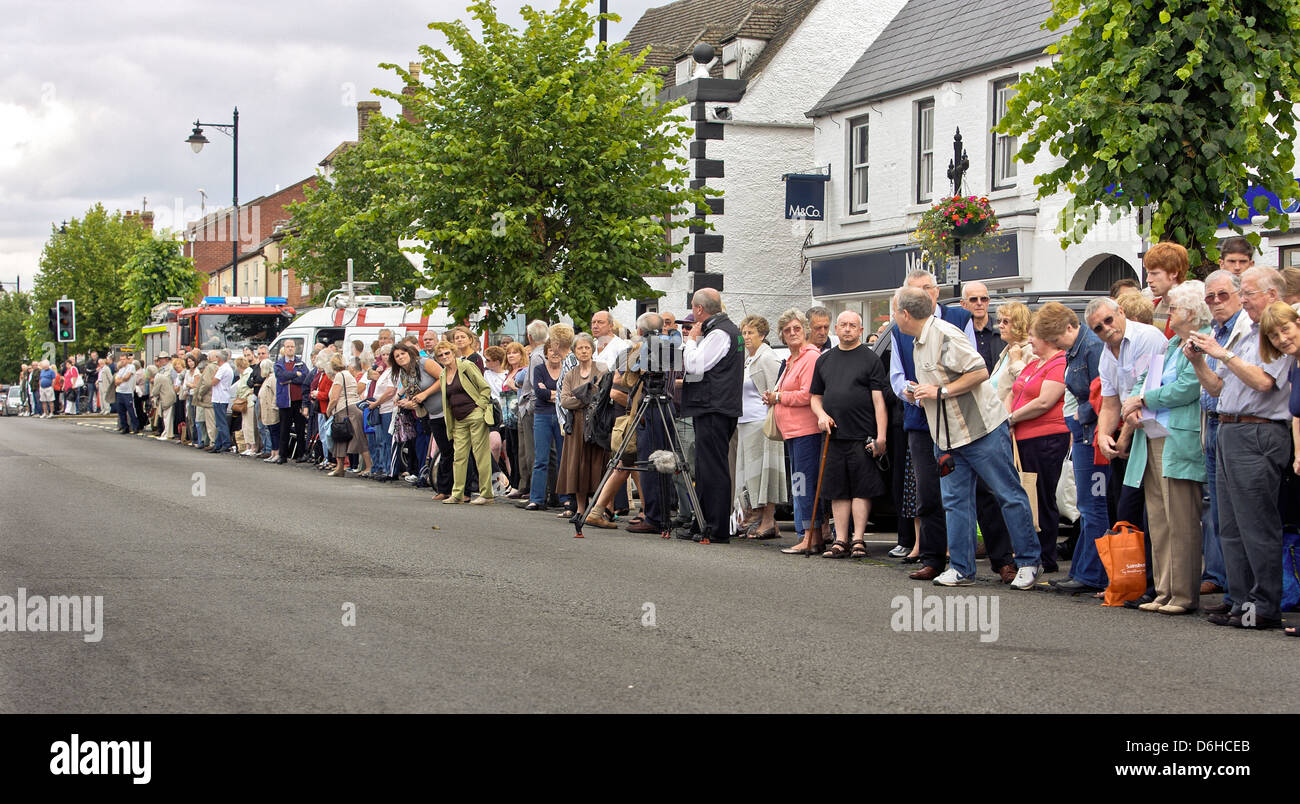 In Wootton Bassett members of  the public wait to pay their respects to repatriated British Servicemen who died in Afghanistan Stock Photo