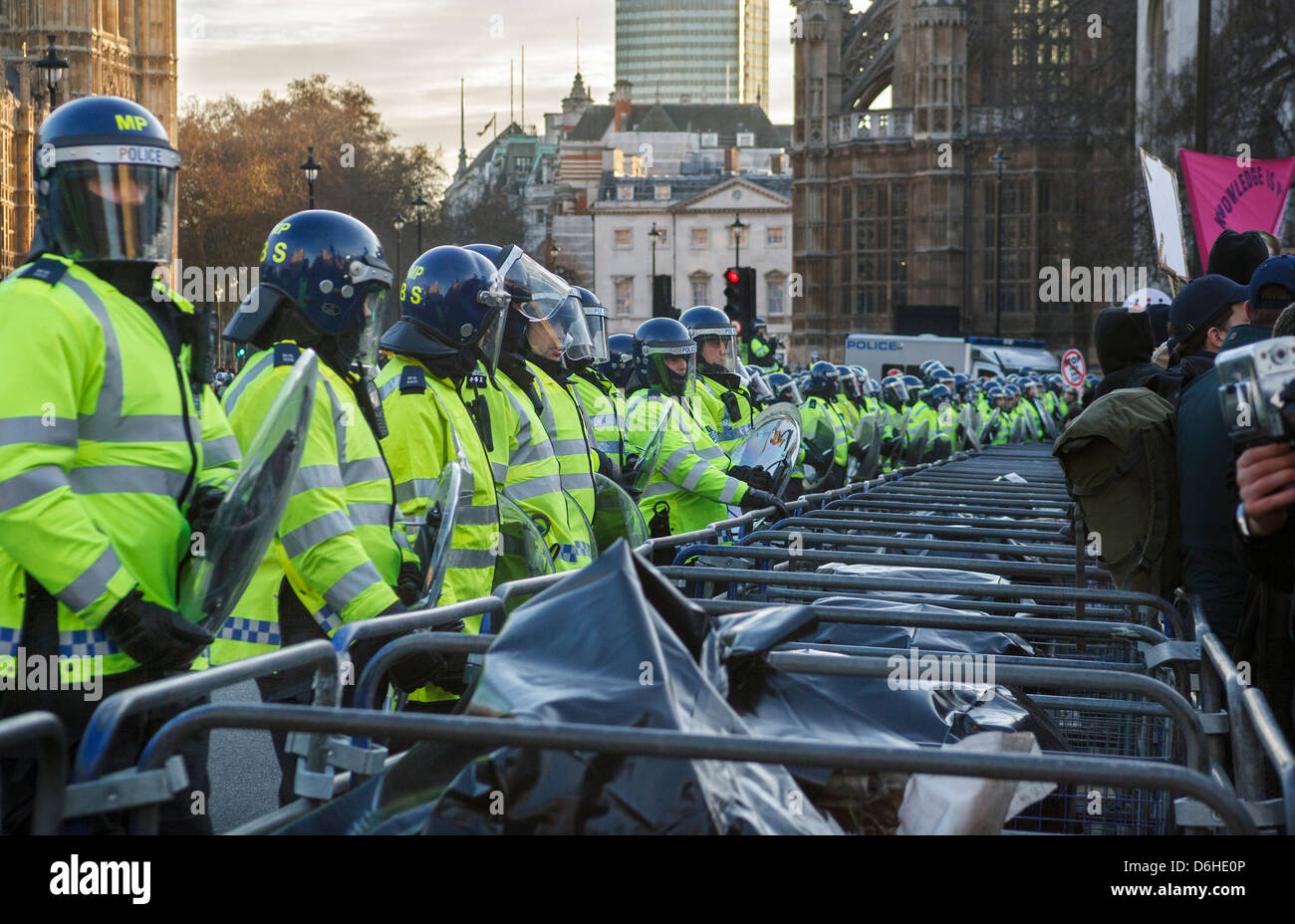 Police outside house uk hi-res stock photography and images - Alamy