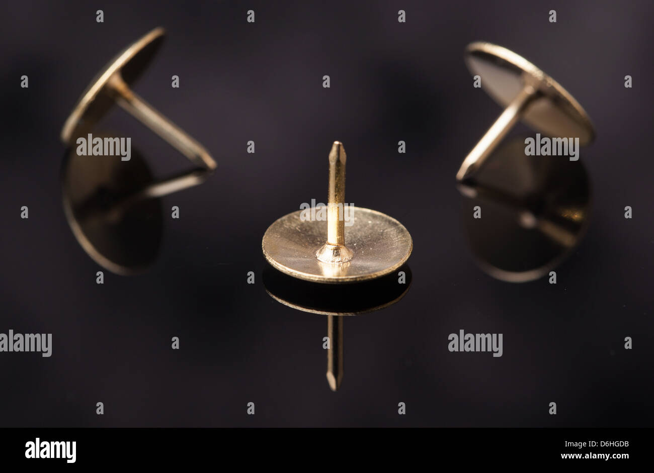 Drawing pins hi-res stock photography and images - Alamy