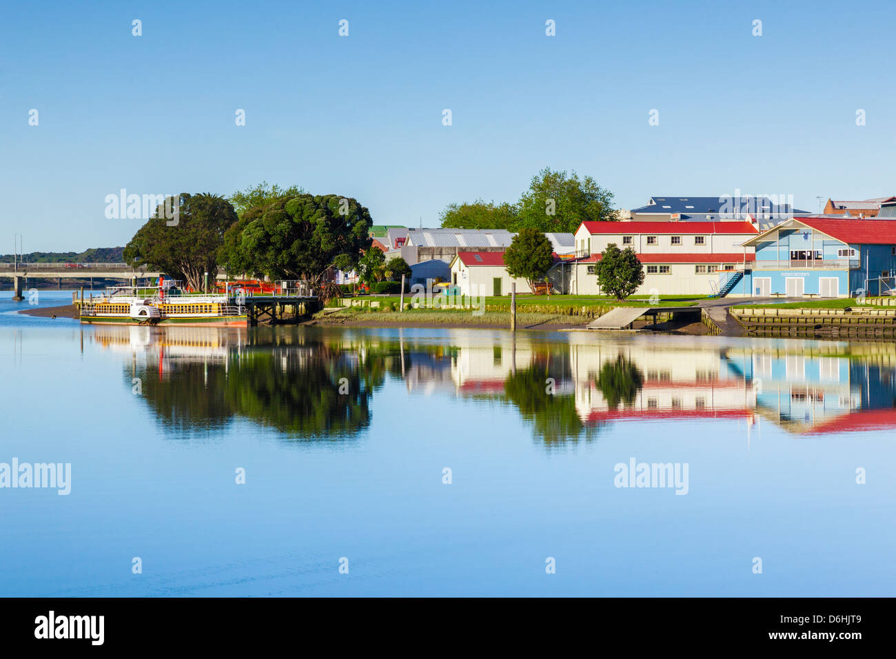 The Wanganui or Whanganui River in the early morning, with the paddle steamer 'Waimarie' and riverside buildings. Stock Photo