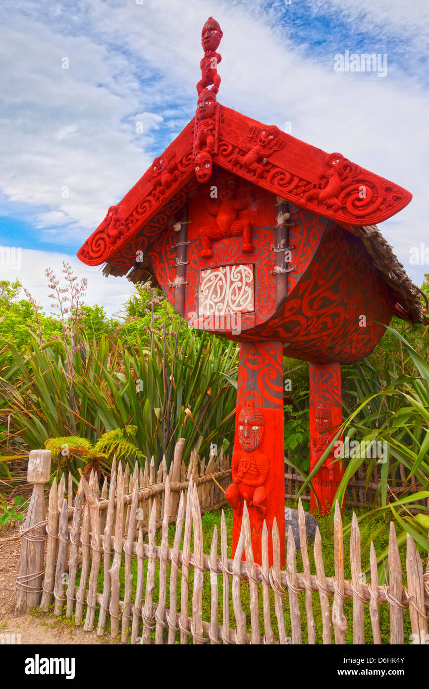 Maori storehouse or pataka, at Hamilton Gardens Maori Garden, Hamilton, Waikato, New Zealand. Stock Photo