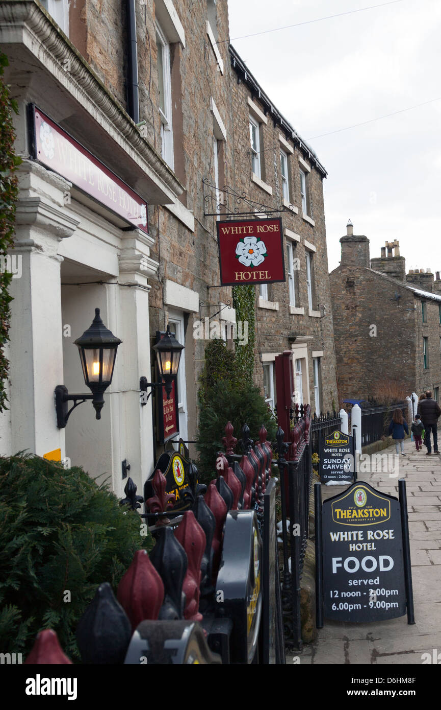 The White Rose pub in Askrigg, Yorkshire Dales, UK England exterior