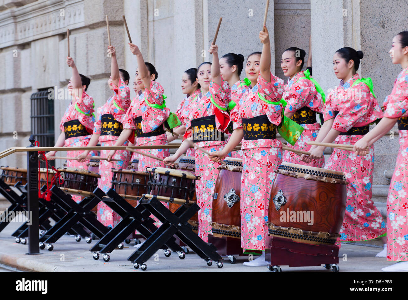 Japanese Taiko drumming performance Stock Photo Alamy