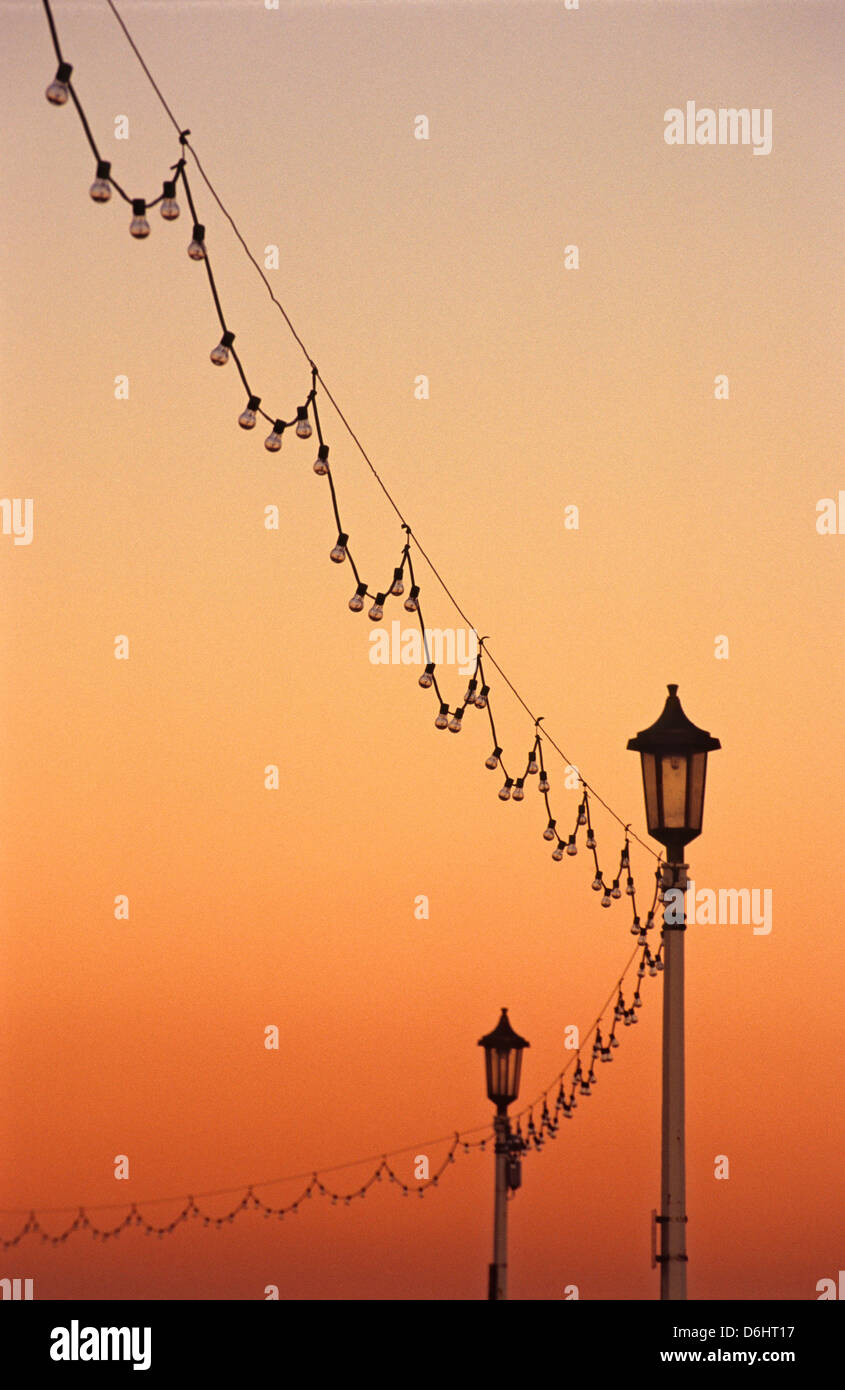 Street lamp silhouette hi-res stock photography and images - Alamy