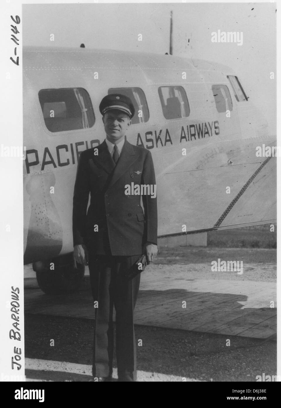 04-02339 Joe Borrows in front of the Pacific Alaska Airways aircraft Stock Photo