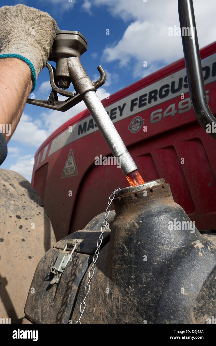 Filling a tractor with red diesel Picture Tim Scrivener 07850 303986 tim@agriphoto.com ….covering agriculture in the UK…. Stock Photo