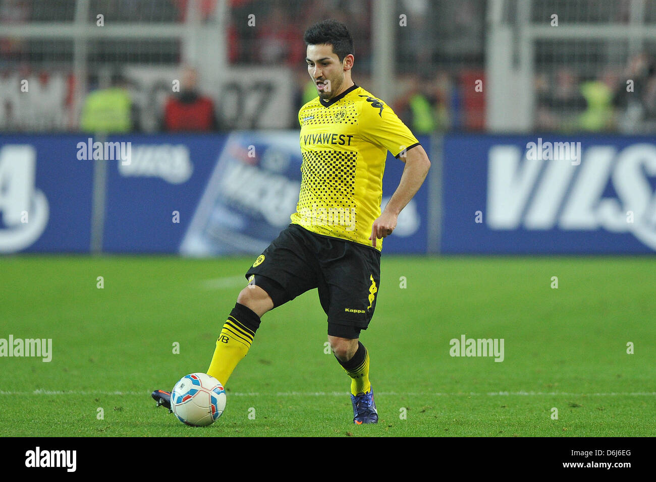 Dortmund's Ilkay Gundogan plays the ball during the German Bundesliga ...