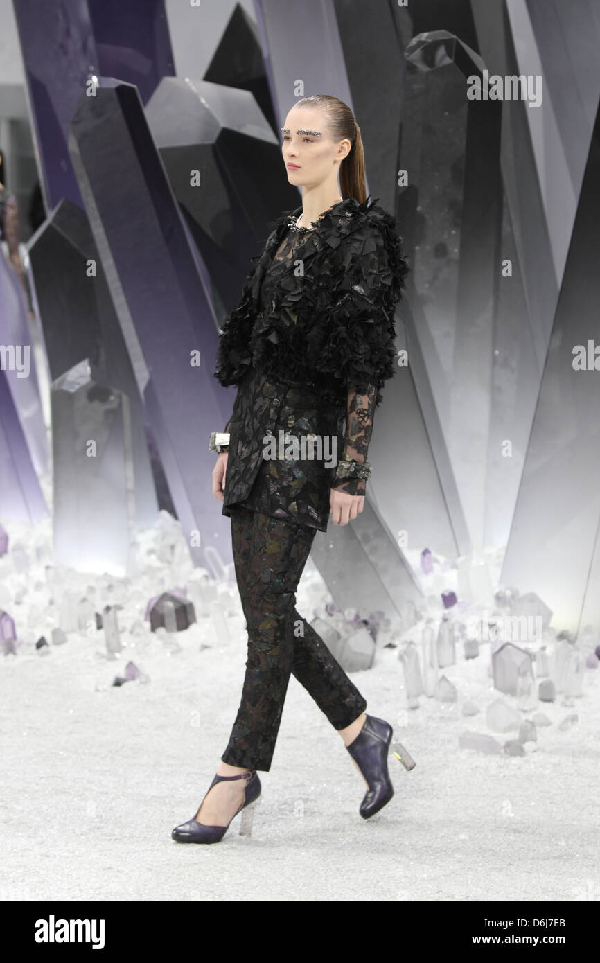 Top Ls Designer By Karl Lagerfeld In Black, Size:L main image 0
