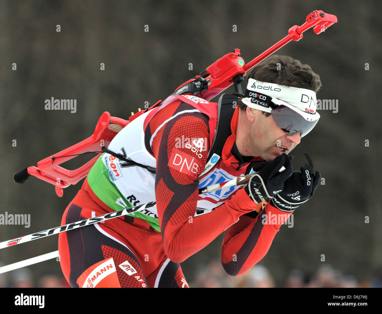 Norwegian biathlete Ole Einar Bjorndalen races during the men's single 20  km at the 2012 Biathlon World Championships at Chiemgau Arena in  Ruhpolding, Germany, 06 March 2012. Photo: Martin Schutt Stock Photo - Alamy