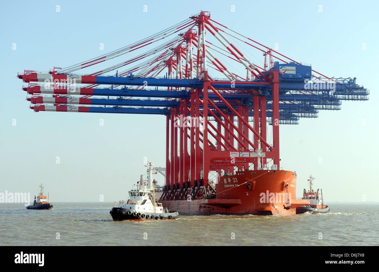 The First Four Container Gantries For The New Deep Water Port Arrive Stock Photo Alamy