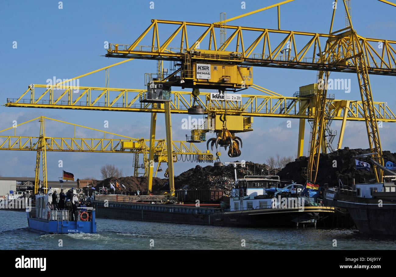 A German police boat leaves the port of Kehl, Germany, 08 March 2012. German and French officers patrol the Rhine collaboratively. On 09 March 2012, a joint office will open. Photo: Patrick Seeger Stock Photo