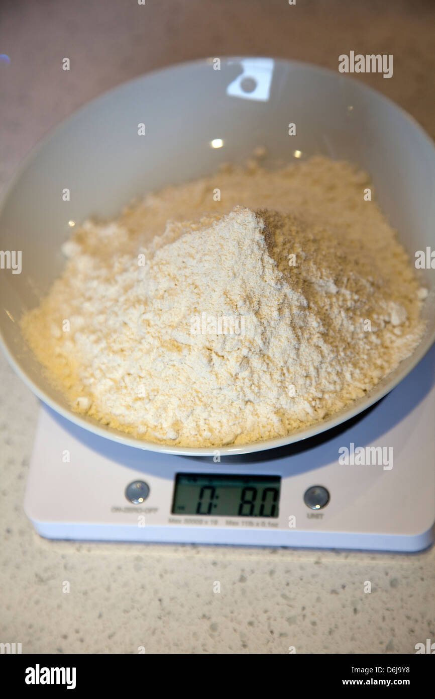 Two pieces of rye bread are weighed on a kitchen scale. Diet Stock Photo -  Alamy