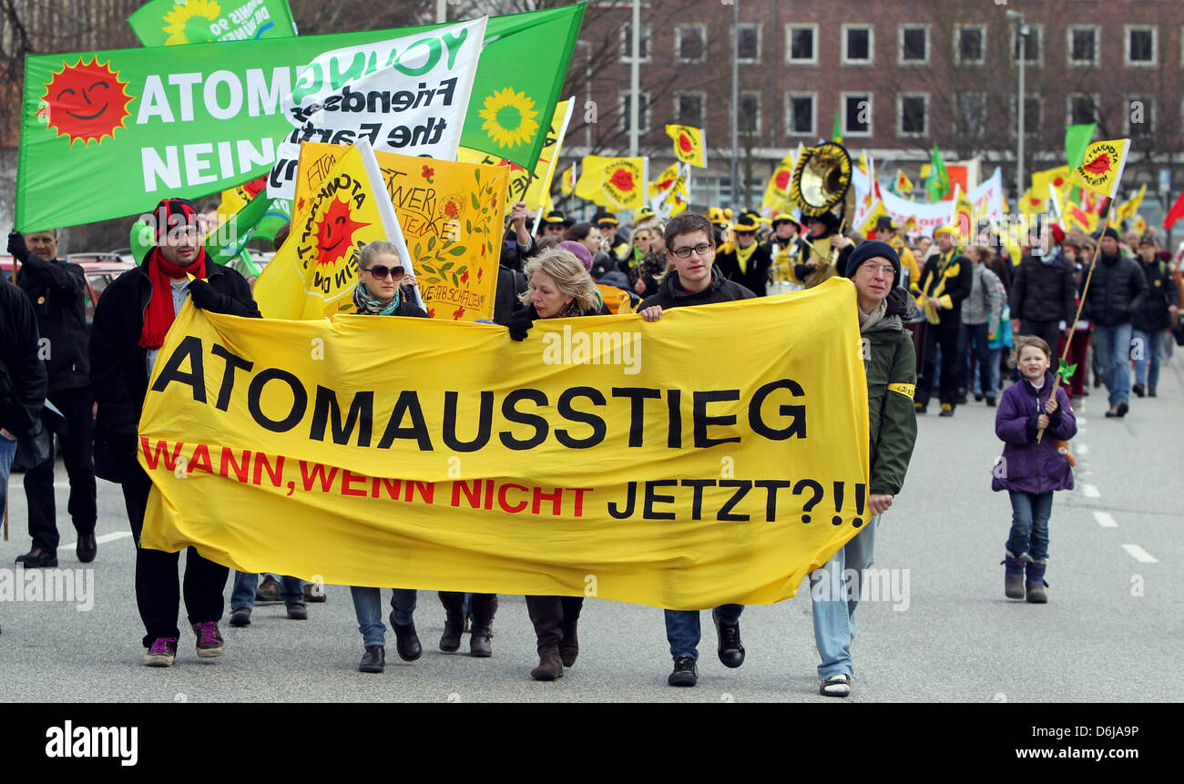 Demonstrators with flags and banners walk through the inner city during an anti-nuclear demonstration in Kiel, Germany, 10 March 2012. One year after the nuclear catastrophe at Fukushima Nuclear Power Plant in Japan, around 700 demonstrators, according to police, are protesting in Kiel. Photo: MALTE CHRISTIANS Stock Photo