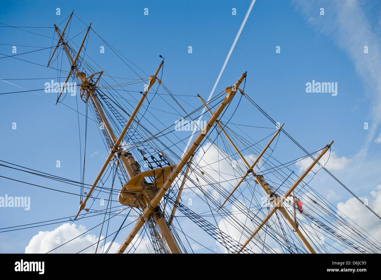 Tall ships mast and crows nest Stock Photo - Alamy