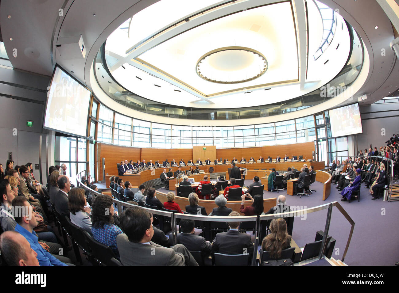 The International Tribunal for the Law of the Sea (ITLOS) announces its verdict in Hamburg, Germany, 14 March 2012. The court had to settle a dispute over a maritime boundary between Burma and Bangladesh. Photo: BODO MARKS Stock Photo