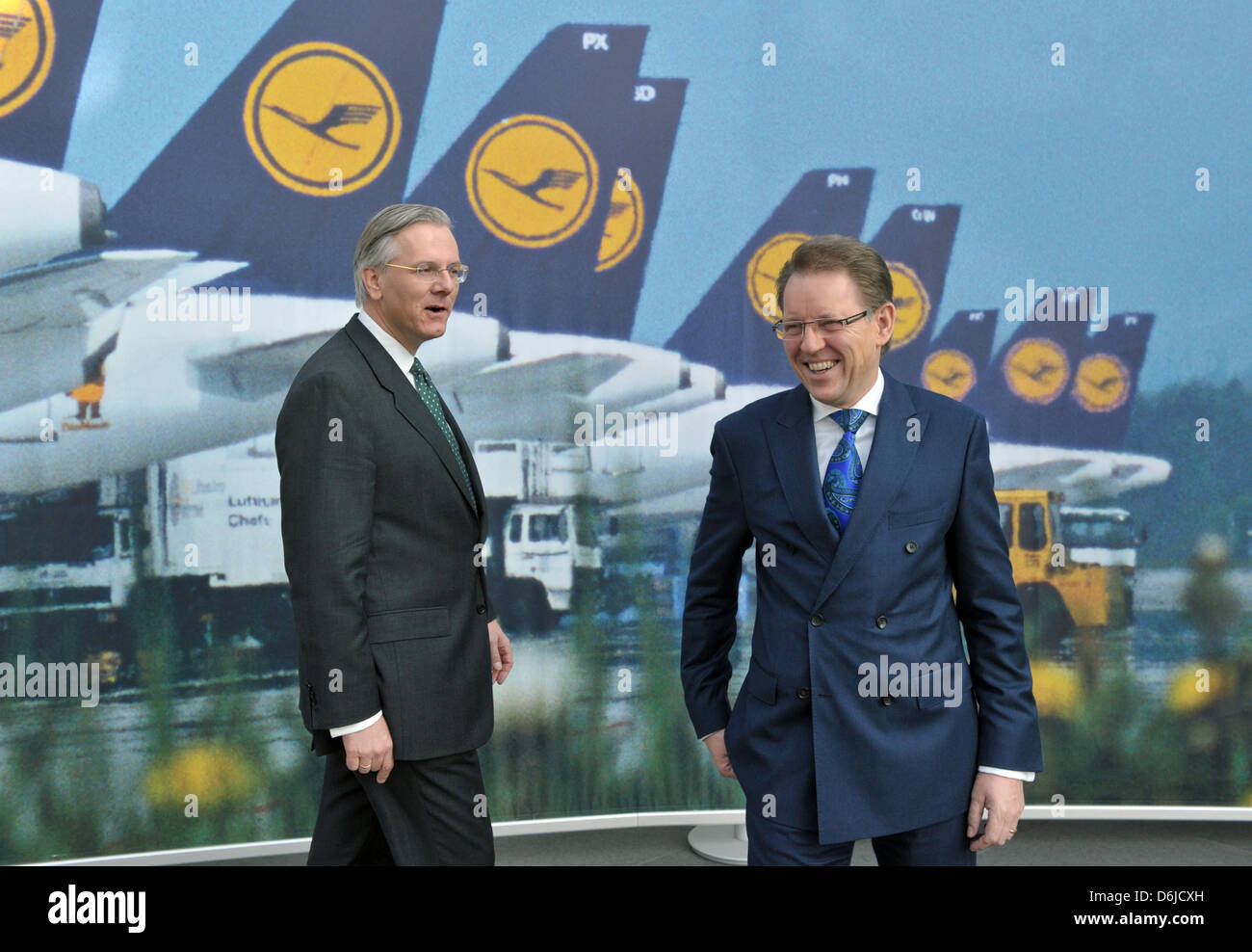 Lufthansa AG CEO, Christoph Franz (R), and managing board member Stephan Gemkow stand in front of a photo wall showing Lufthansa aircrafts during the Lufthansa financial statement press conference in Frankfurt/Main, Germany, 15 March 2012. Photo: BORIS ROESSLER Stock Photo